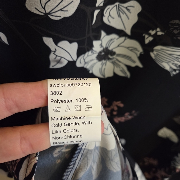 Shein Tie Neck Botanical Floral Short Sleeve Black Top Sz Med Business Career - Picture 6 of 7